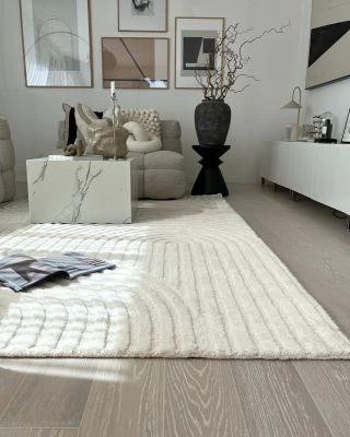 Tämän tuotteen nimi on Ilona Bene, valmistettu Villa -materiaalista, ja siinä on kaunis Offwhite väri - SE Mattor
