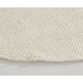 Tämän tuotteen nimi on Elsa, valmistettu 80% Villaa & 20% Puuvillaa -materiaalista, ja siinä on kaunis Offwhite väri - SE Mattor