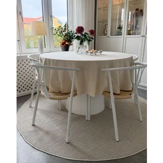 Tämän tuotteen nimi on Tokyo, valmistettu Polypropeenia -materiaalista, ja siinä on kaunis Offwhite väri - SE Mattor