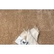 Tämän tuotteen nimi on Softy, valmistettu Polypropeenia -materiaalista, ja siinä on kaunis Tumman Beige väri - SE Mattor
